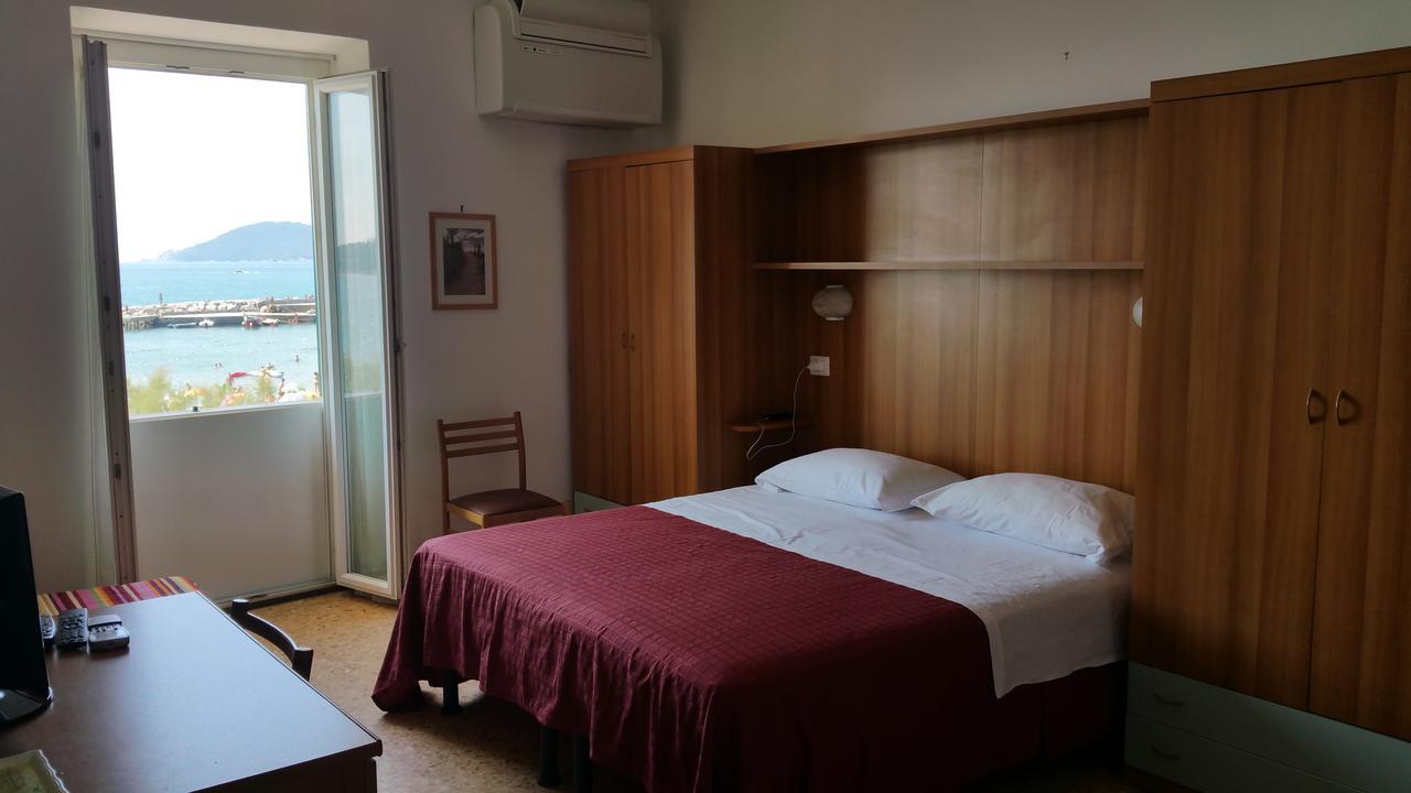 Albergo Nettuno Леричи Экстерьер фото