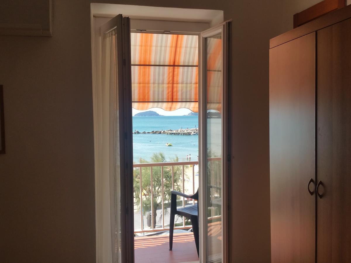 Albergo Nettuno Леричи Экстерьер фото